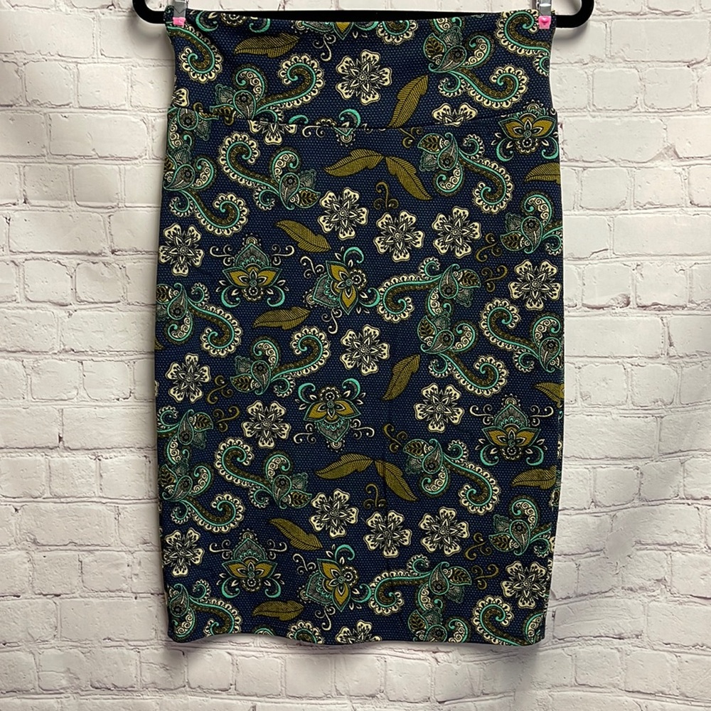 Lularoe Poly Spandex Medium knee high skirt.